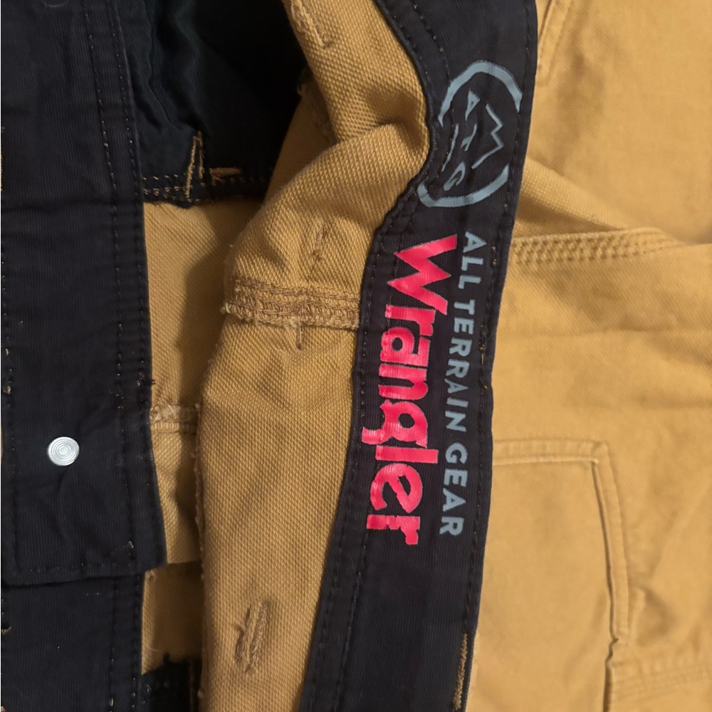 Wrangler All Terrain Gear Cargo shorts